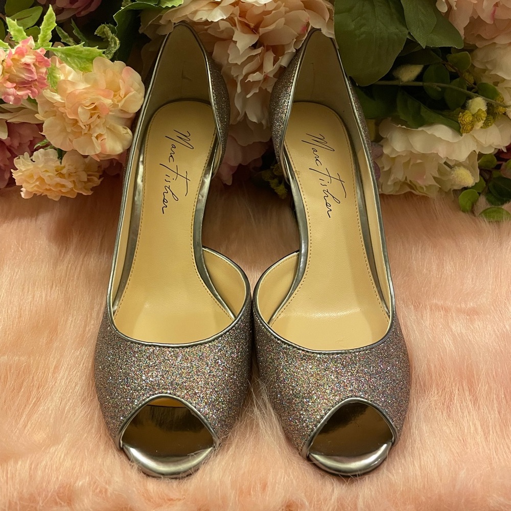 Marc Fisher Joey3 Peep-Toe Pump, Silver Multi Glitter. 7-1/2M (Pre-owned)